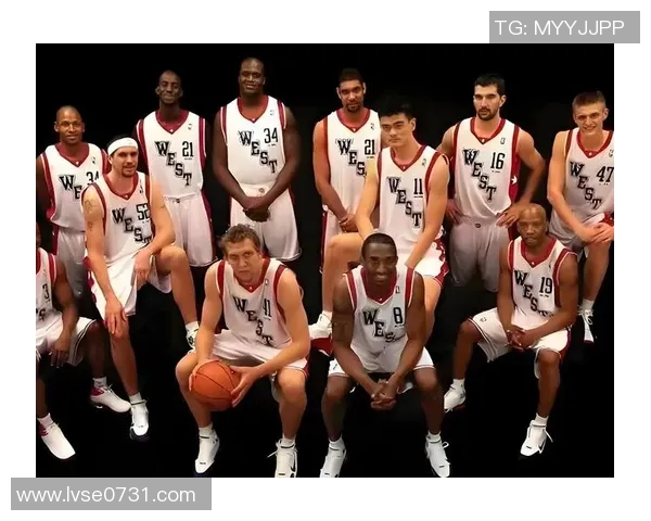 邓肯与姚明亲密合照展现篮球巨星间的友谊与尊重